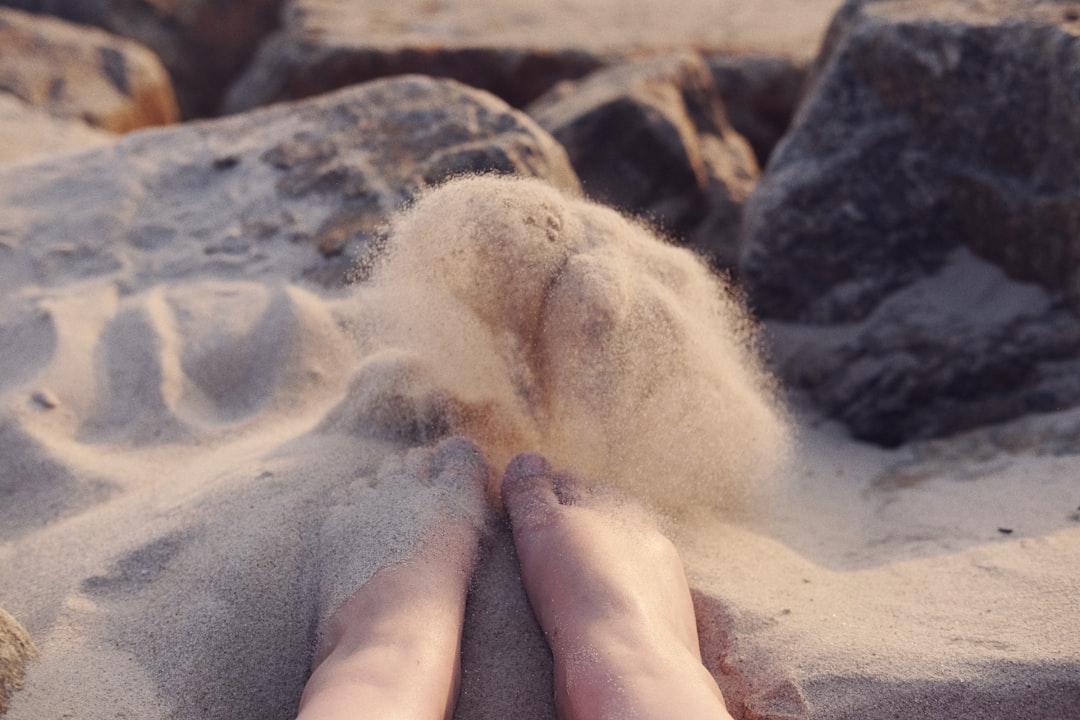 découvrez des conseils et des astuces pour prendre soin de vos pieds. apprenez à maintenir une bonne hygiène, à prévenir les douleurs et à choisir les meilleures chaussures pour le confort de vos pieds.